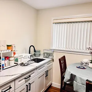 Cozy 2 Beds Spacious Rooms,close To Transit Holiday home
